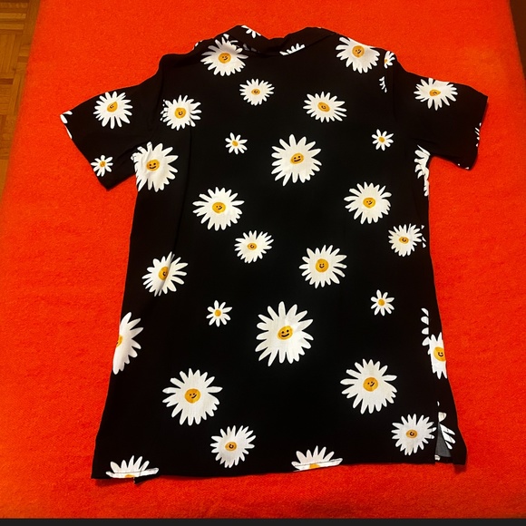 Black with happy daisies short sleeve elongated shirt made in Italy NWT - Picture 6 of 9